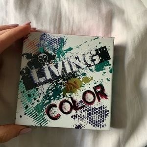 Living color palette brand new